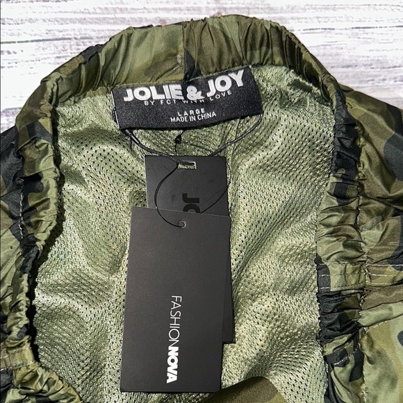 Fashion Nova Keep On Rising Camo‎ Parachute Pant Sz. L - Picture 8 of 11